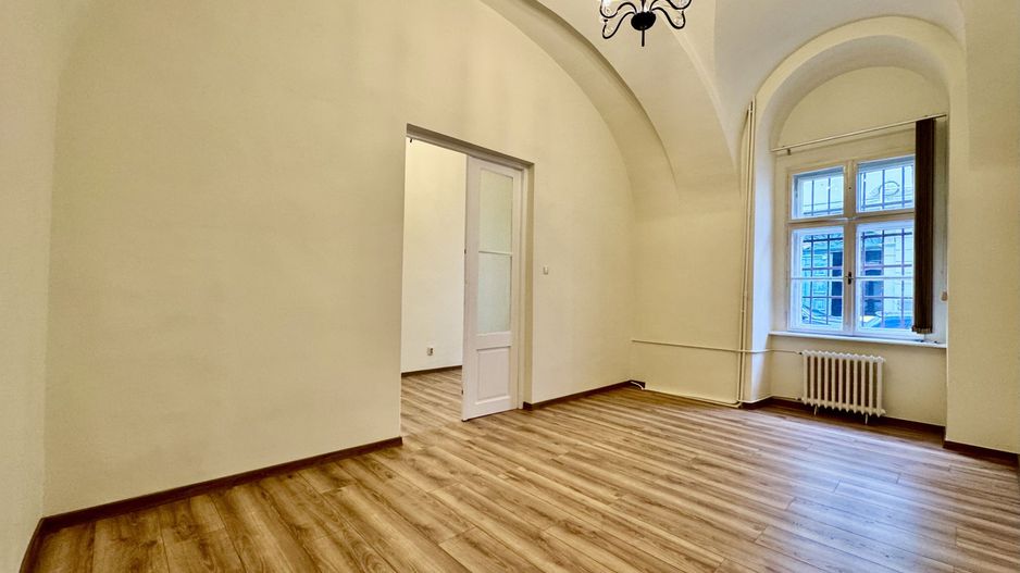 Birou renovat situat in Piata Unirii - Tribunal - Poză 6