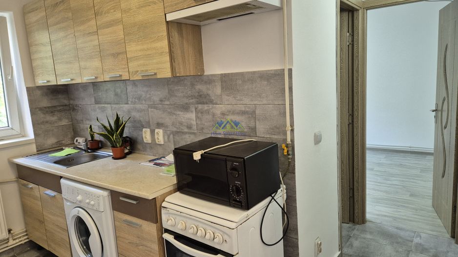 Vand Apartament 2 camere, zona Pietonala, et.3/3, st-45m, balcon, C.T. - Poză 3