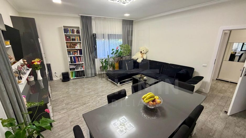 Apartament decomandat deosebit 3 camere 2 bai bloc 2020 cu parcare - Poză 2