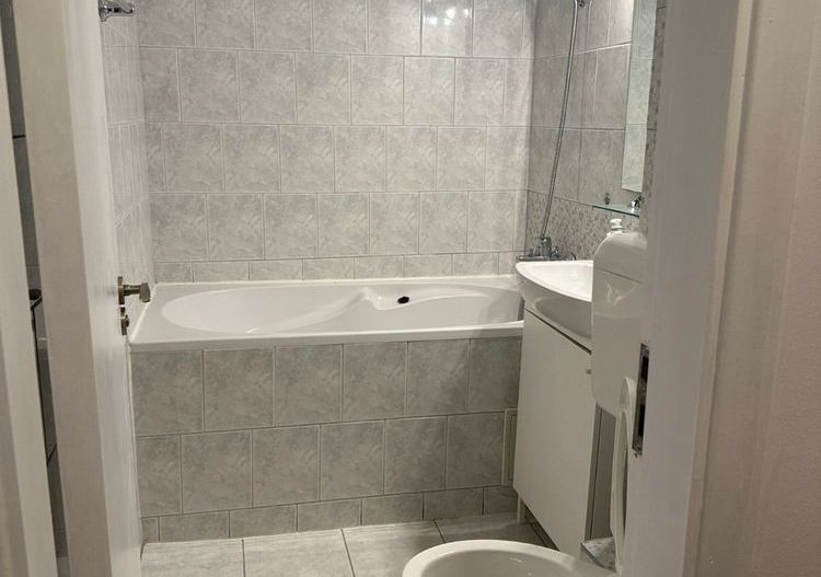 Apartament 2 camere cu centrală proprie – 3 min de metrou Favorit - Poză 6