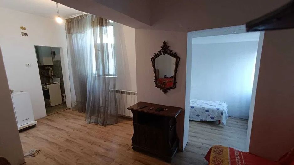 Garsoniera, Zona Garii - Poză 1