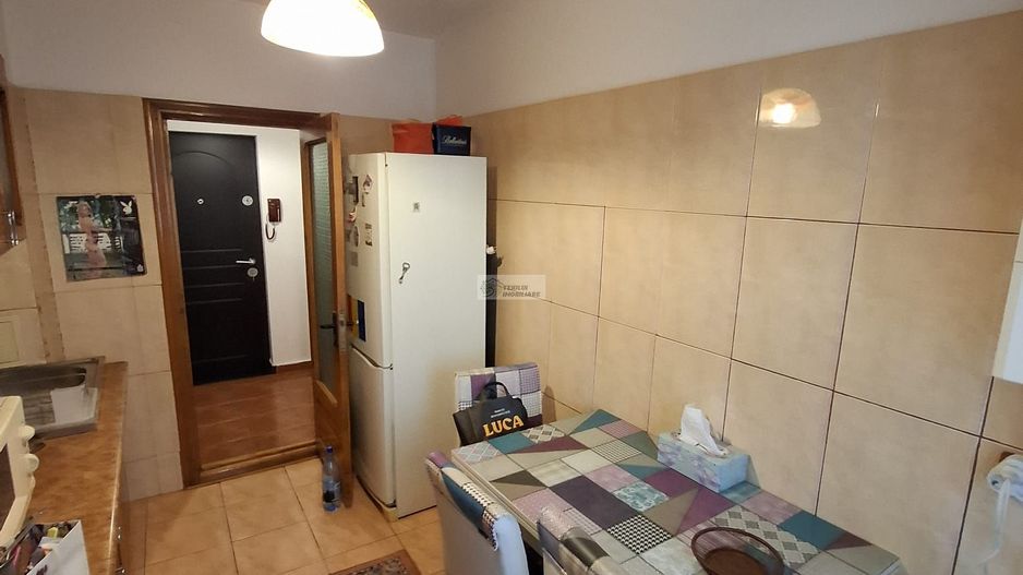 Se vinde apartament 3 camere/ultracentral/Focsani - Poză 5