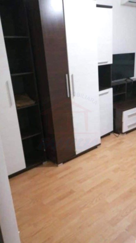 Garsoniera etaj 4, zona Micro 14, Liceul 9 - Poză 4