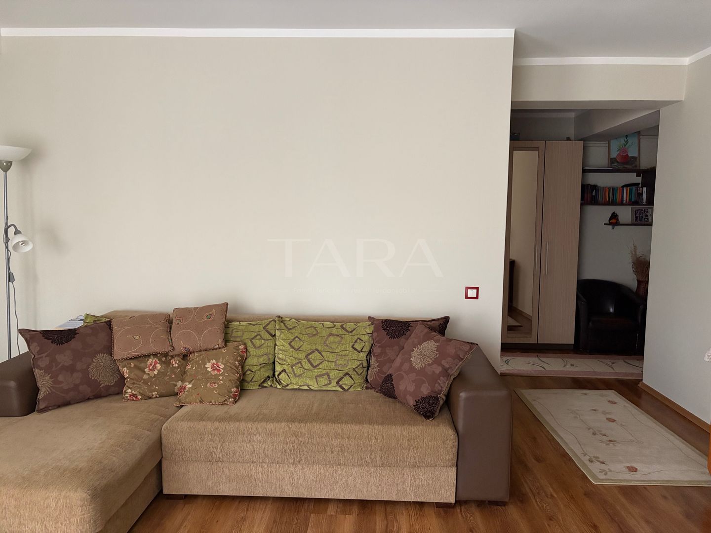 Apartament premium cu 3 camere, garaj și balcon generos - Floresti. - Poză 2