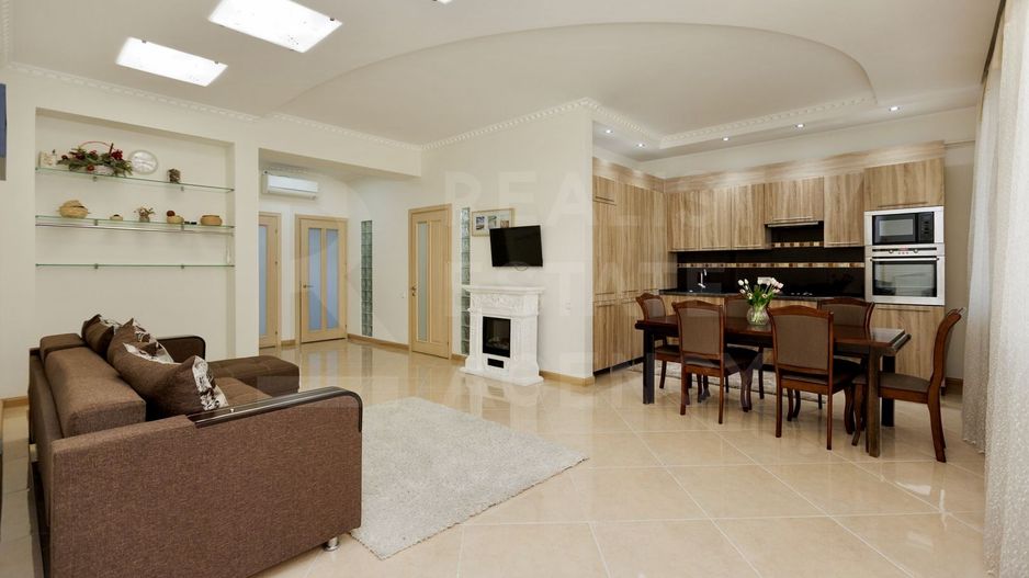 Chirie, apartament, 3 camere, strada Anestiade, Centru - Poză 1