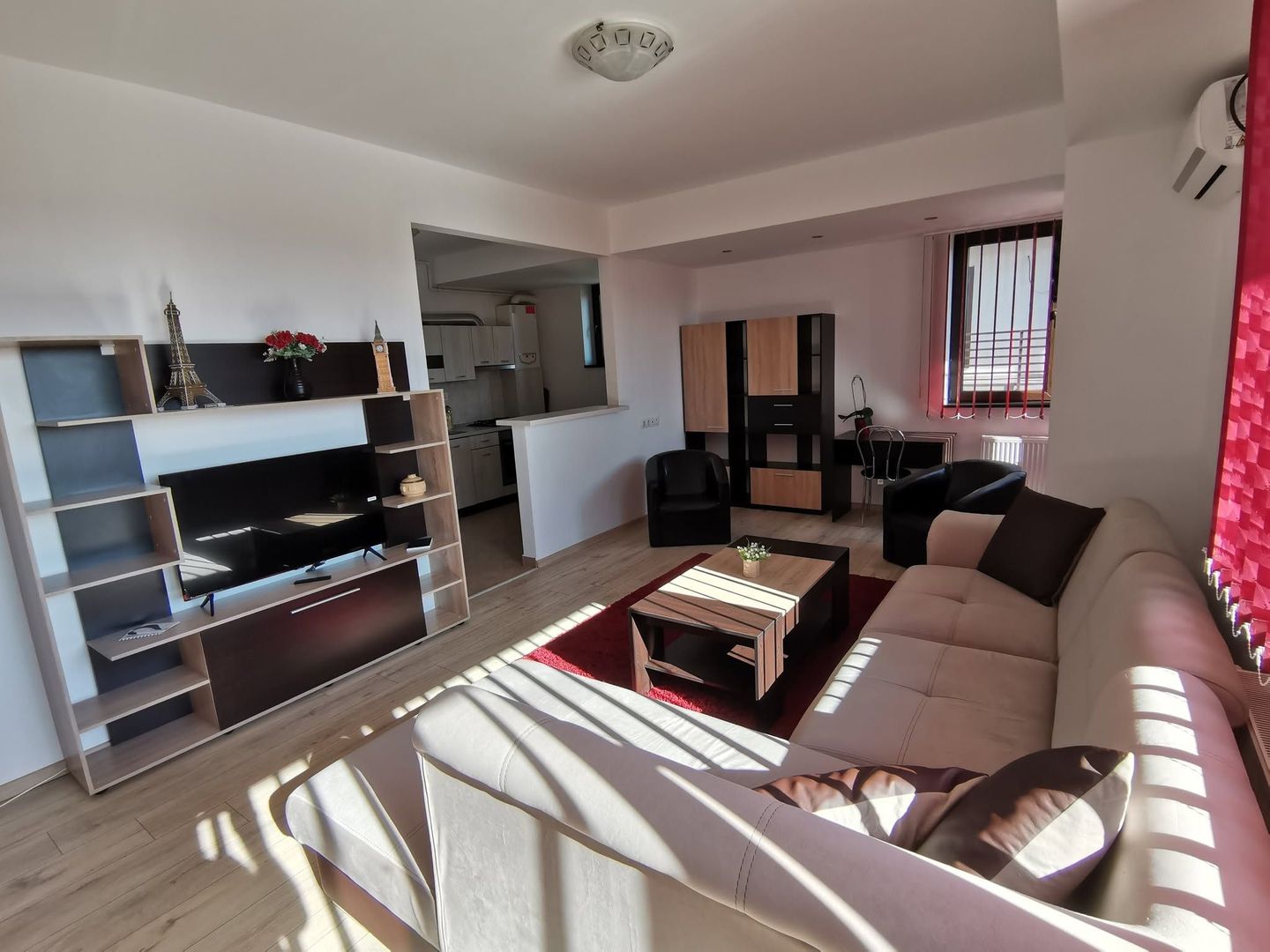 Prima inchiriere- apartament cu 3 camere in zona Prelungirea Ghencea - Poză 1