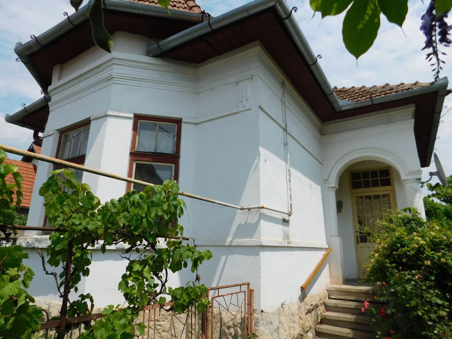 Casă cu arhitectură deosebită de vânzare, cu 800 mp teren, lângă Dedeman - Poză 4