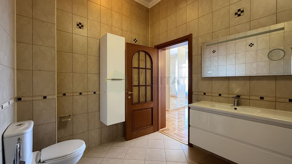 Vila 9 camere cu piscina si teren de 1.000 mp - Poză 12