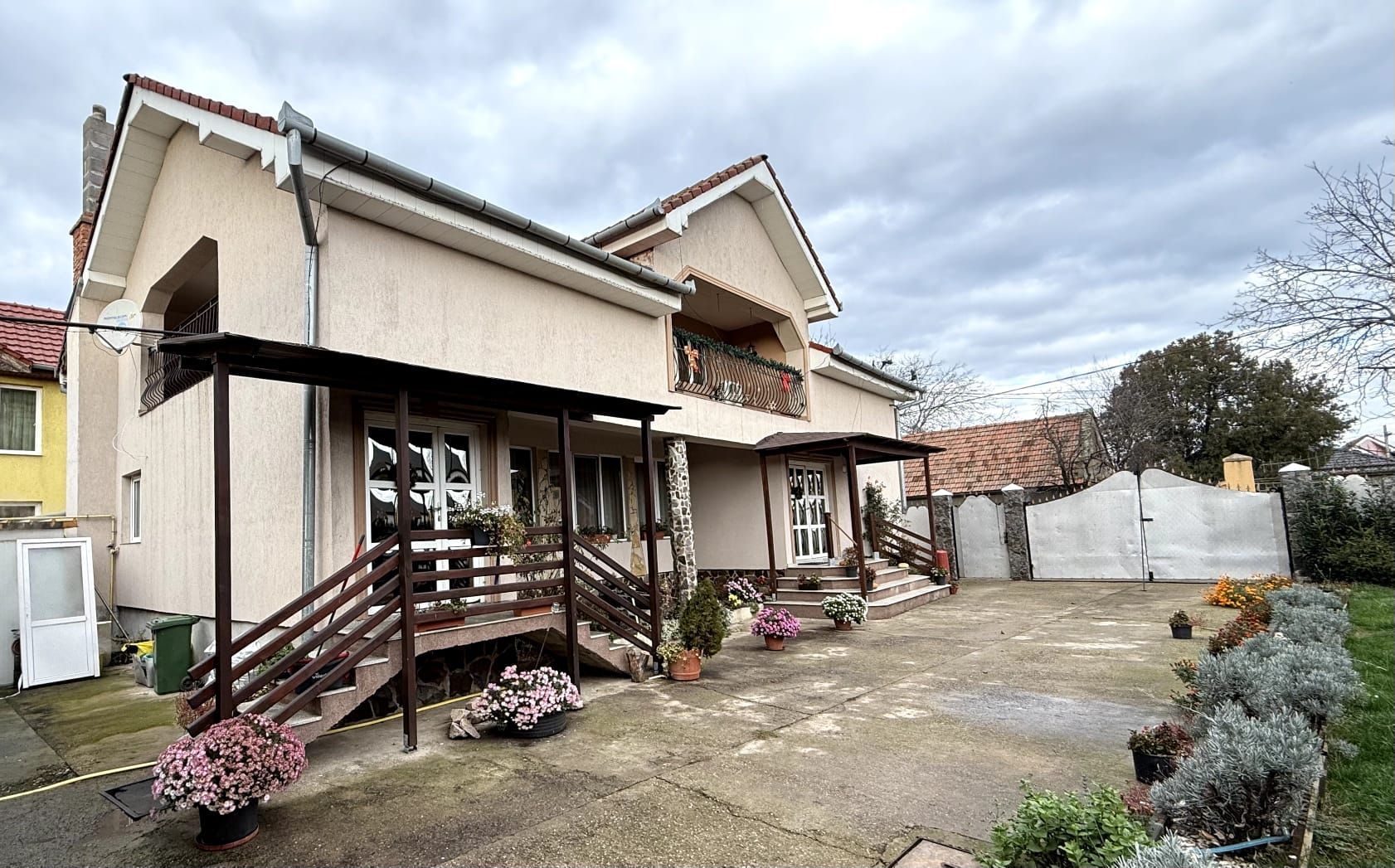 Casa 330 mp | cu teren 2300 mp | Santandrei - langa Oradea - Poză 1