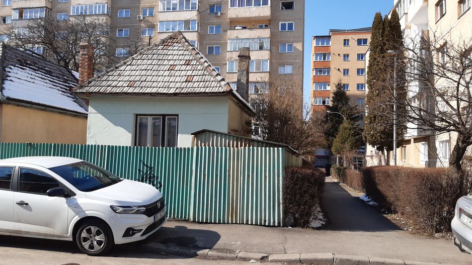 Cartierul Astra, casa batraneasca cu 166mp teren, 83000 euro - Poză 1