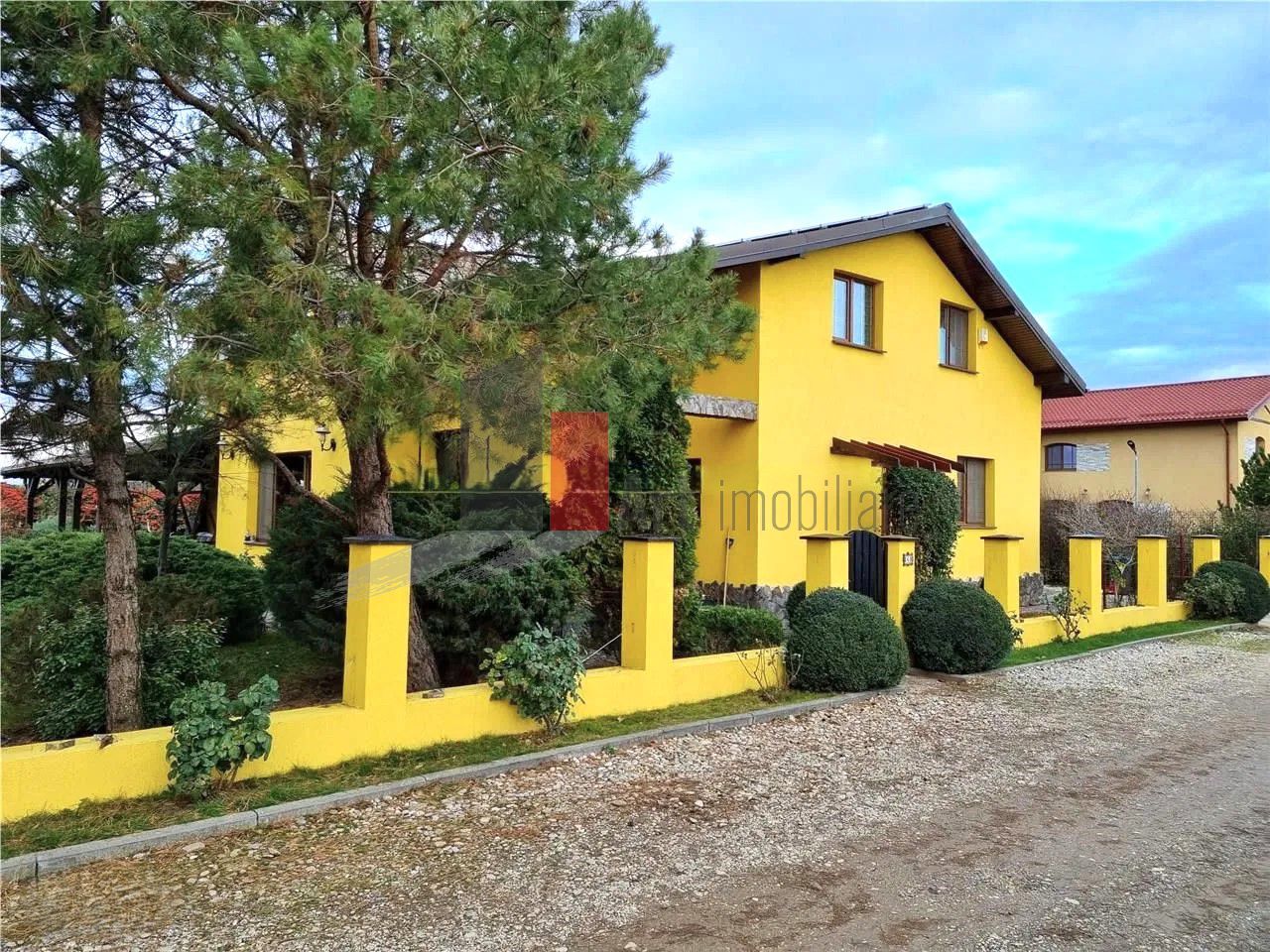 Vila superba cu gradina si panouri solare | Tancabesti - Poză 2