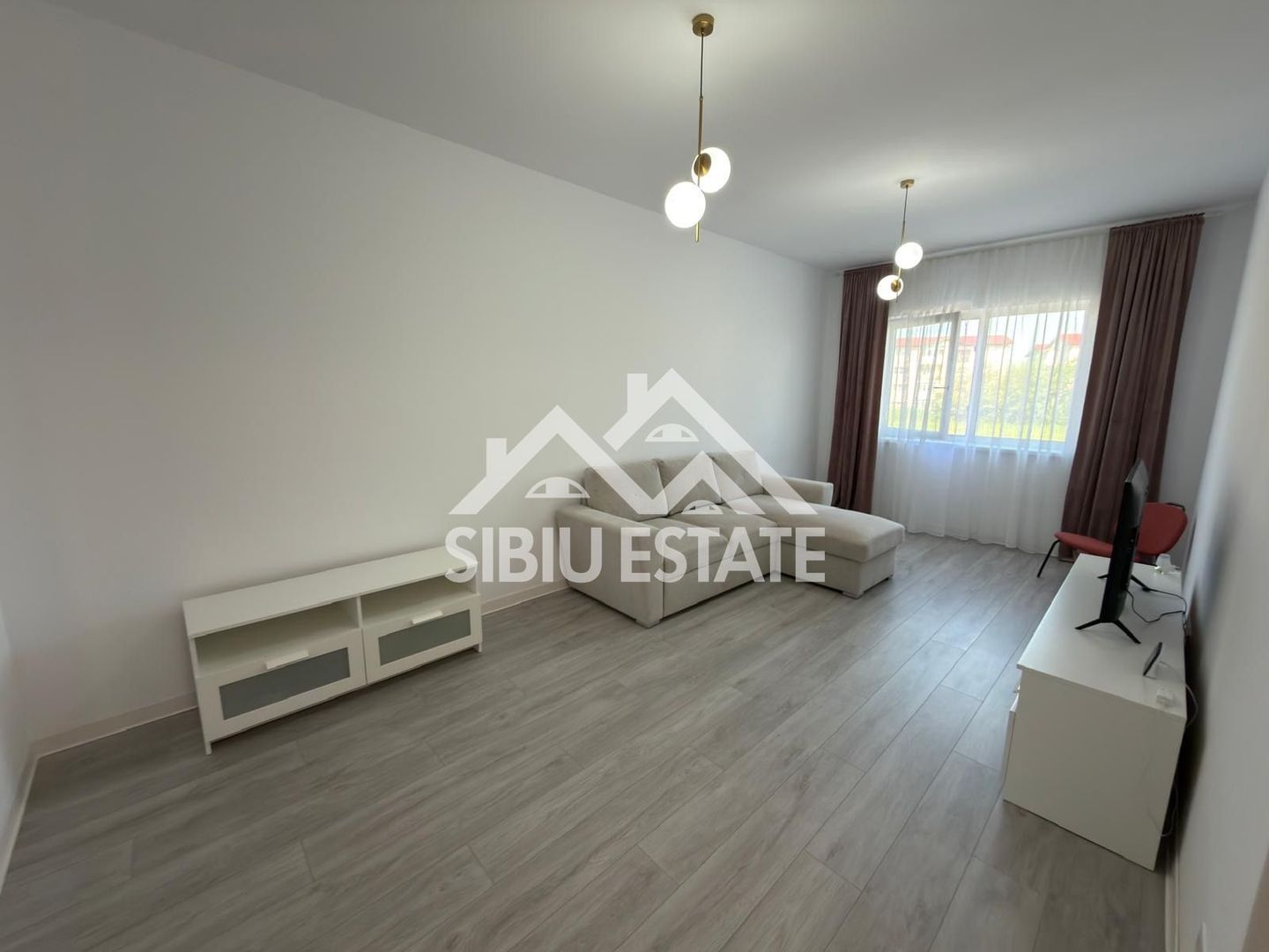 Apartament de închiriat , 2 camere decomandate, cu balcon si parcare - Poză 2