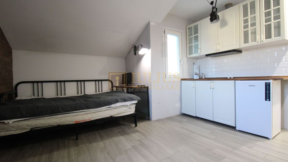 Garsoniera la casa, curte interioara si loc de parcare inclus - Poză 5