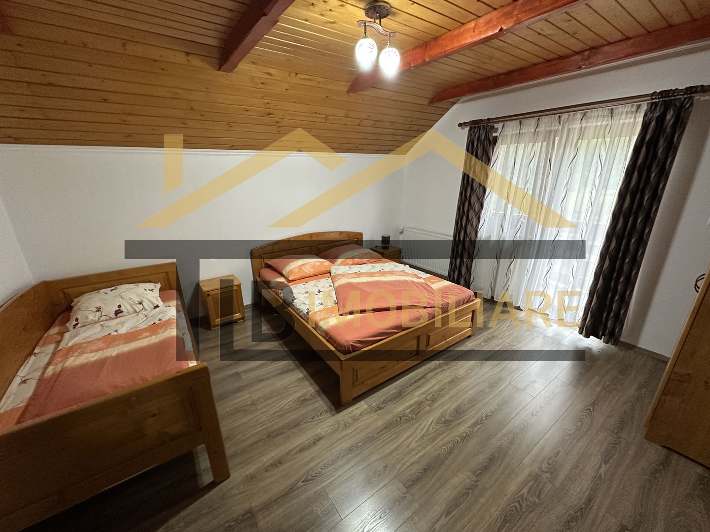 Vila cu 8 camere de vanzare, teren 1580mp, Zona Praid - Poză 13
