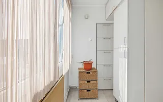 Central-Eremia, ap. 3 camere, 2 băi + boxă,proaspăt zugrăvit, et.2 - Poză 22