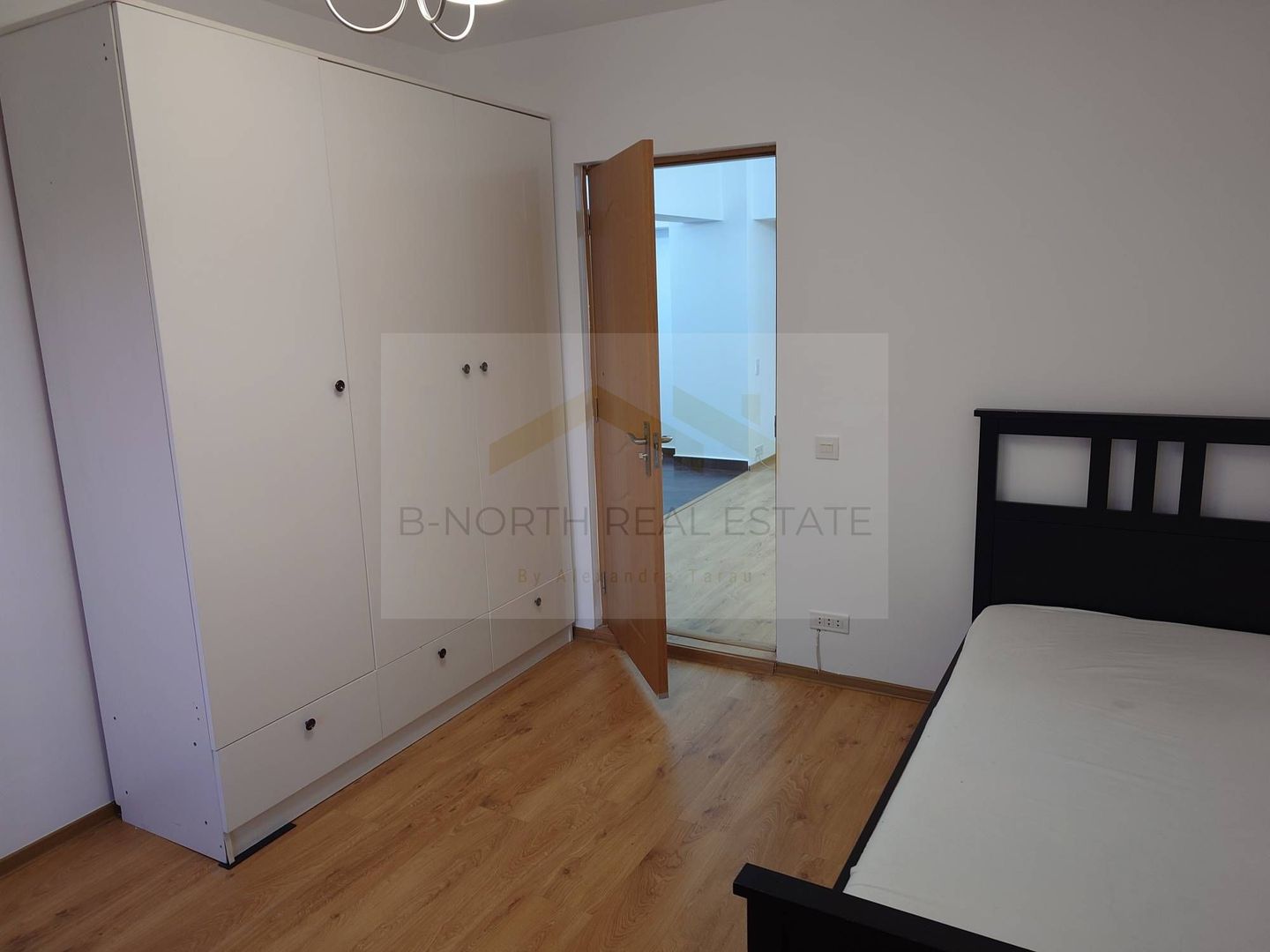 Apartament 4 camere de închiriat Bulevardul Libertății – 100 mp | decomandat - Poză 2