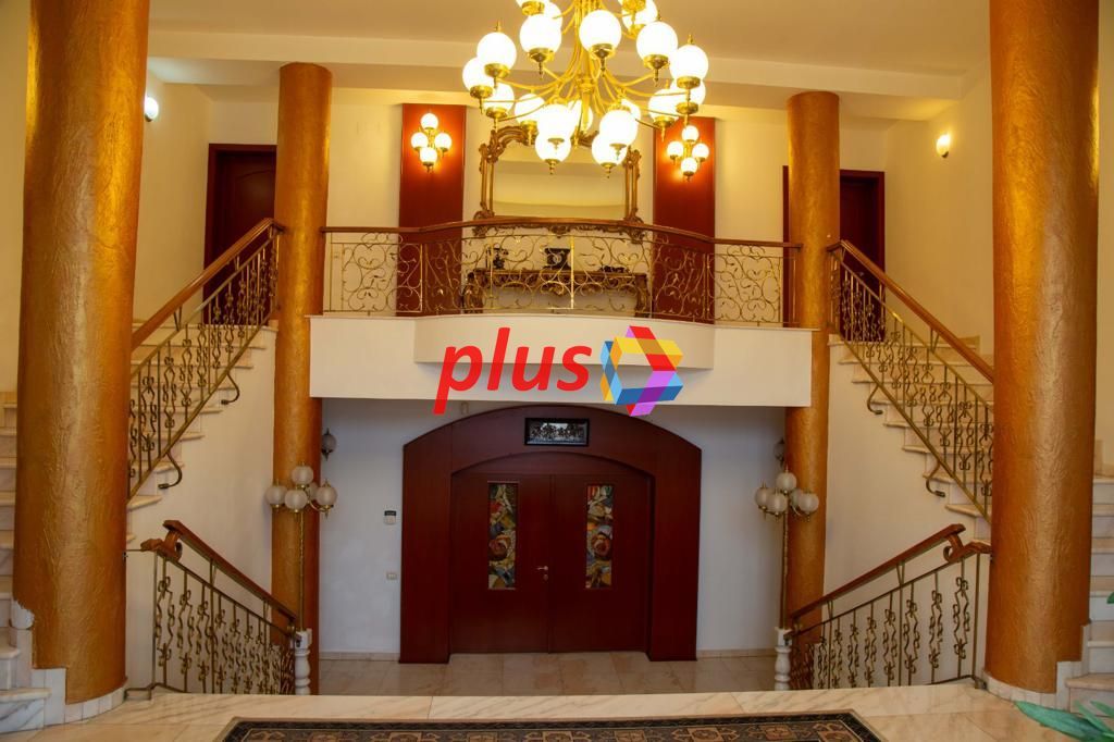 Conac cu piscina - 1810 mp - Poză 2