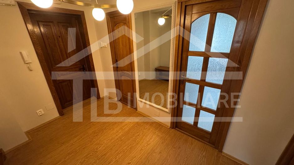 Apartament cu 3 camere, 85 mp, Zona Central - Poză 11