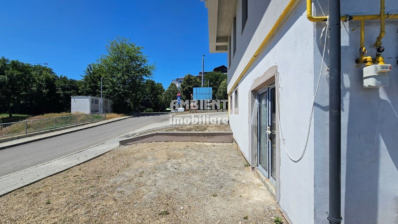 DE INCHIRIAT - Spatiu comercial la DEMISOL, suprafața 94 mp, zona CARTIER. - Poză 2