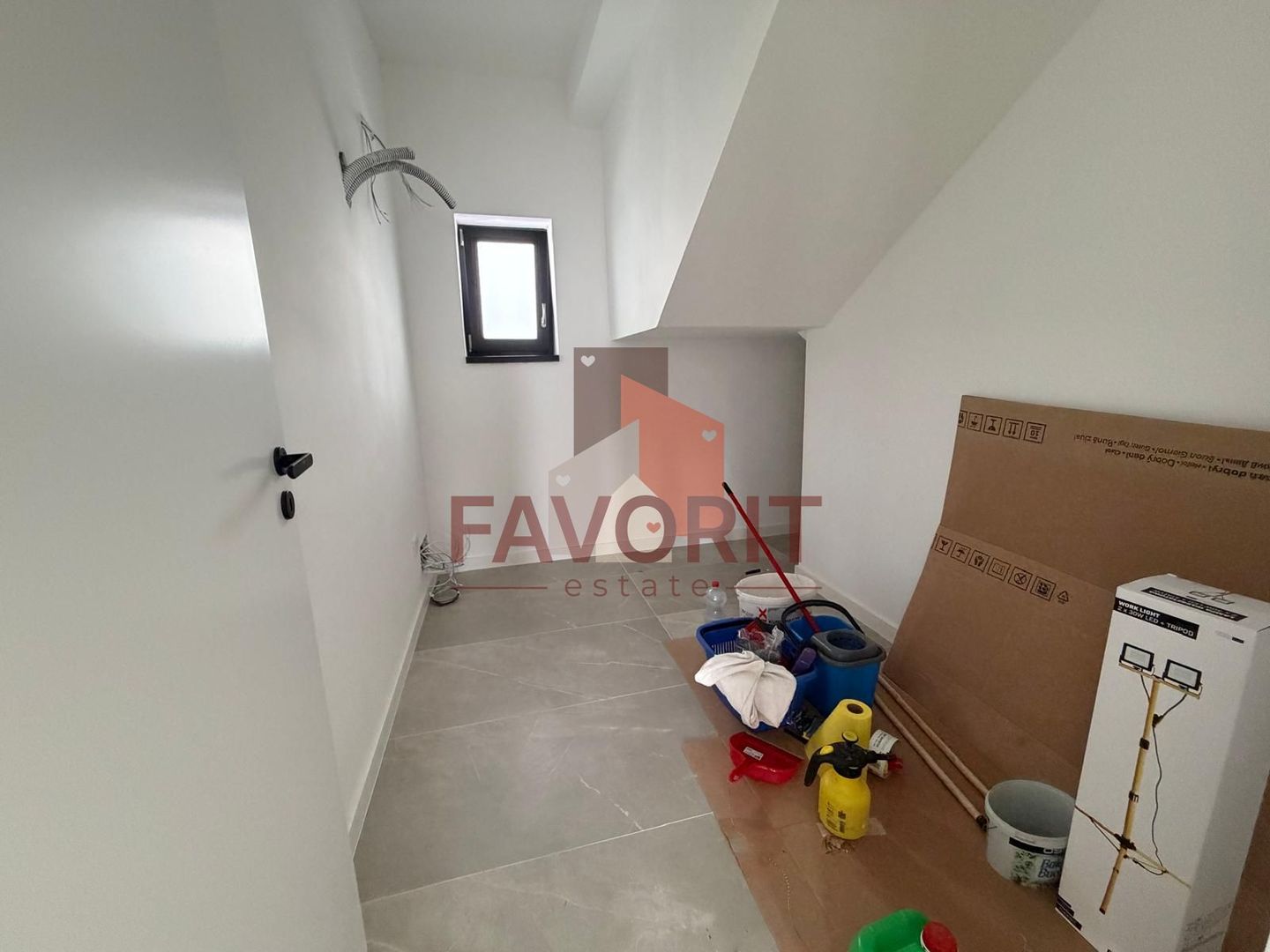Triplex in Sacalaz | Finisaje premium | 4 camere | Asfalt | 2 balcoane - Poză 12