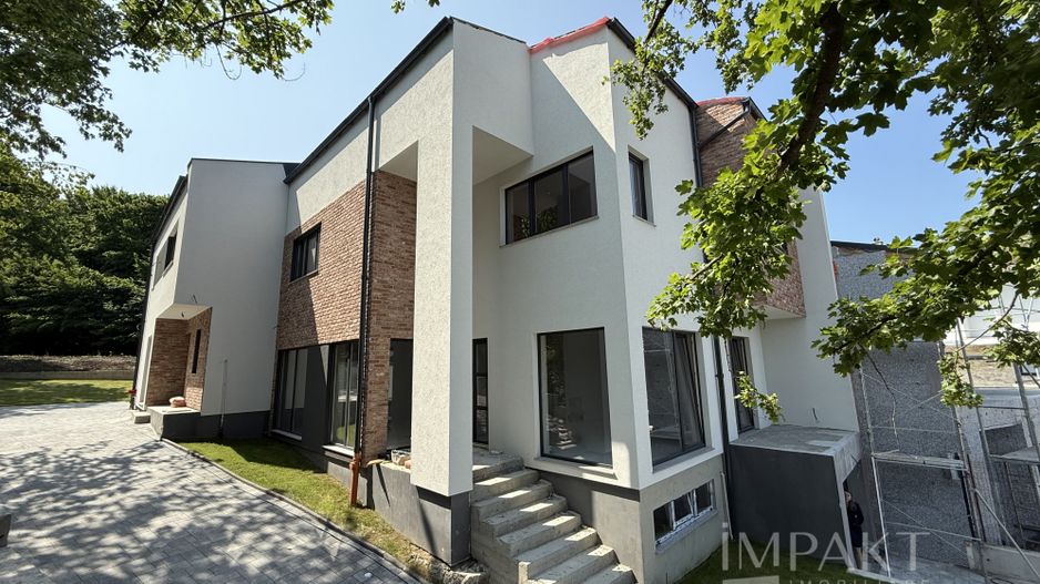 Case cuplate la liziera padurii , ideale pentru 2 familii ! - Poză 3