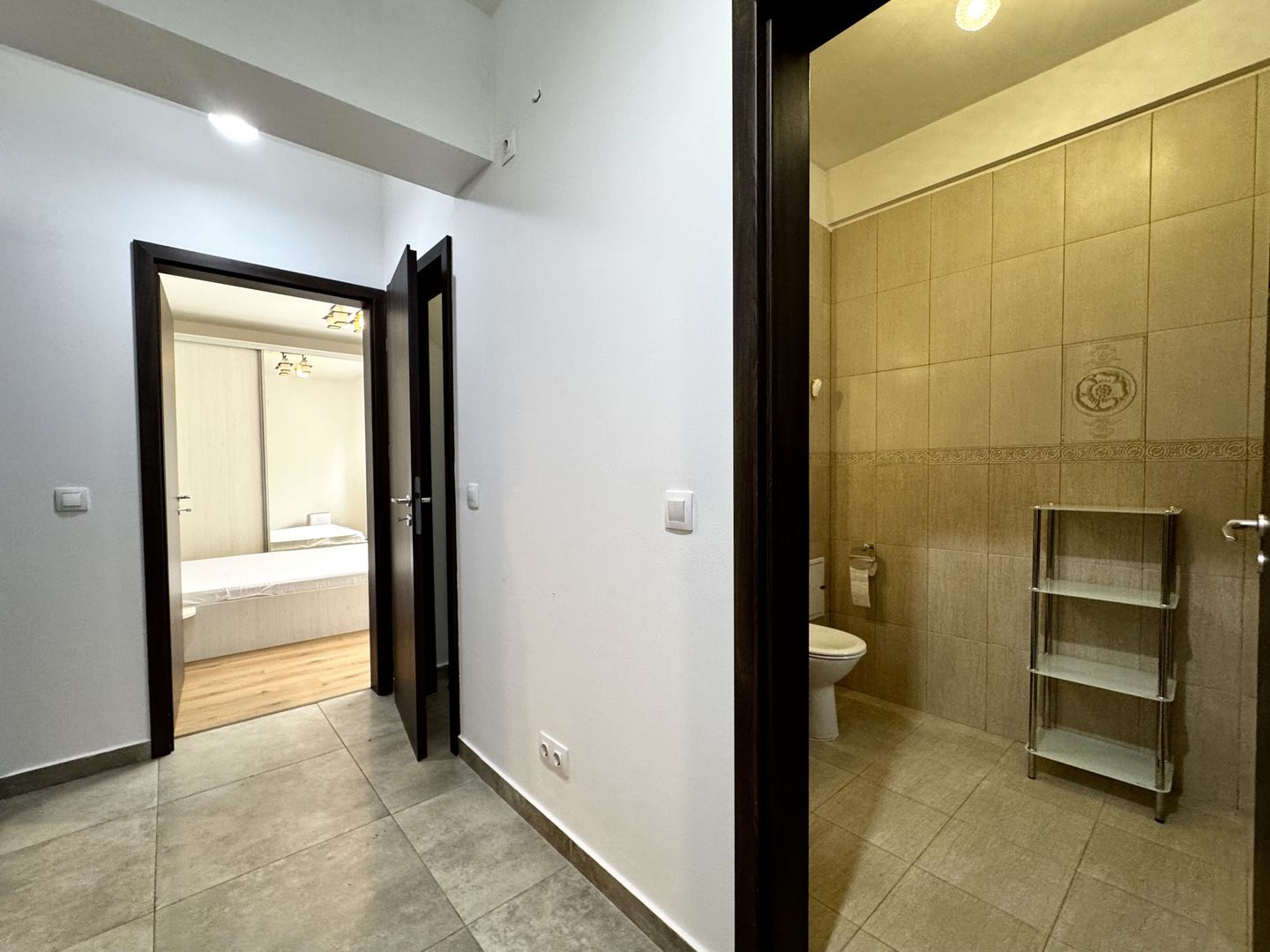 Apartment 2 camere, decomandat,  loc de parcare, Complexul Studențesc - Poză 4