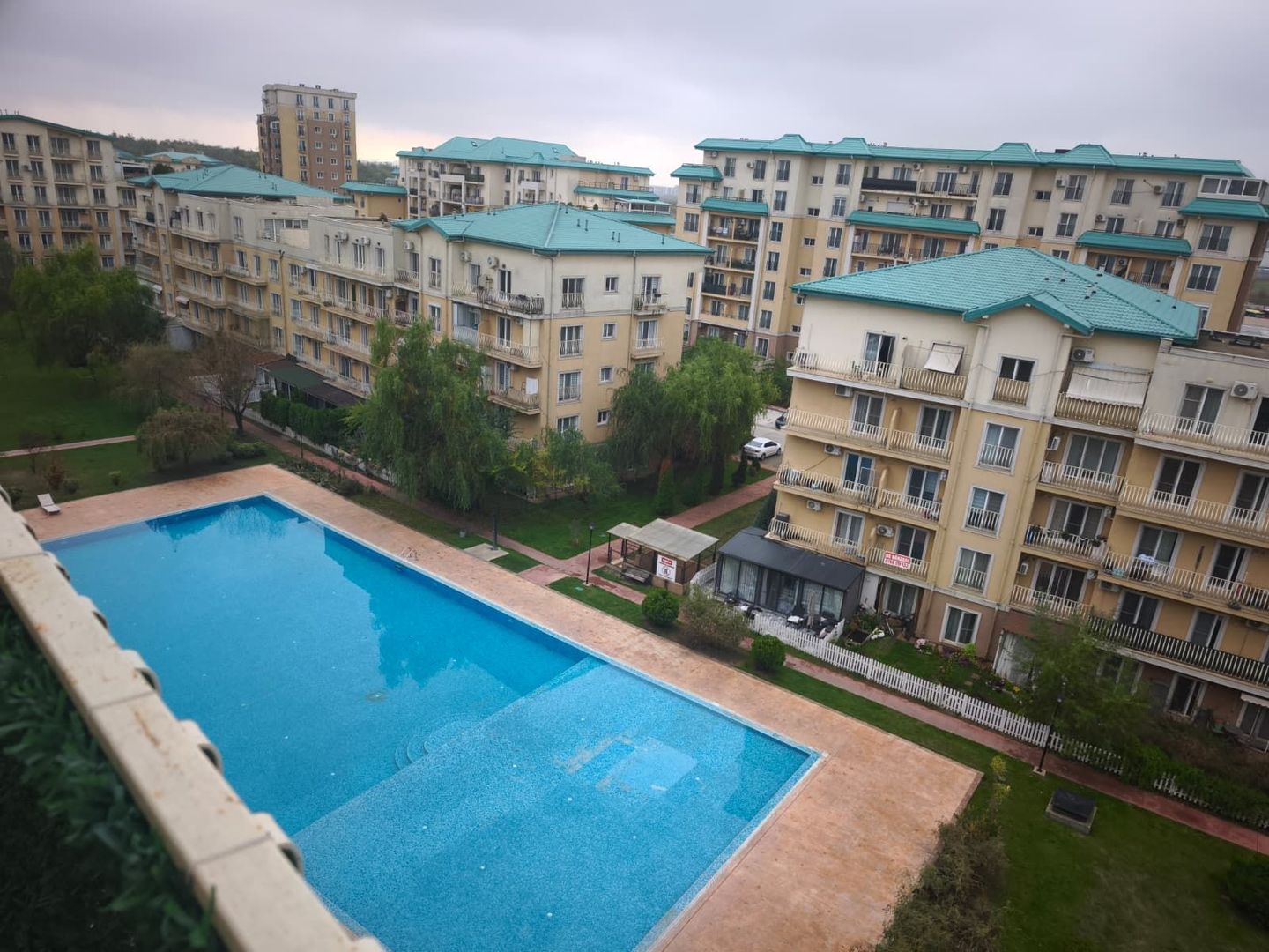 Apartament cu 3 camere si terasa de inchiriat in Cosmopolis - Poză 4