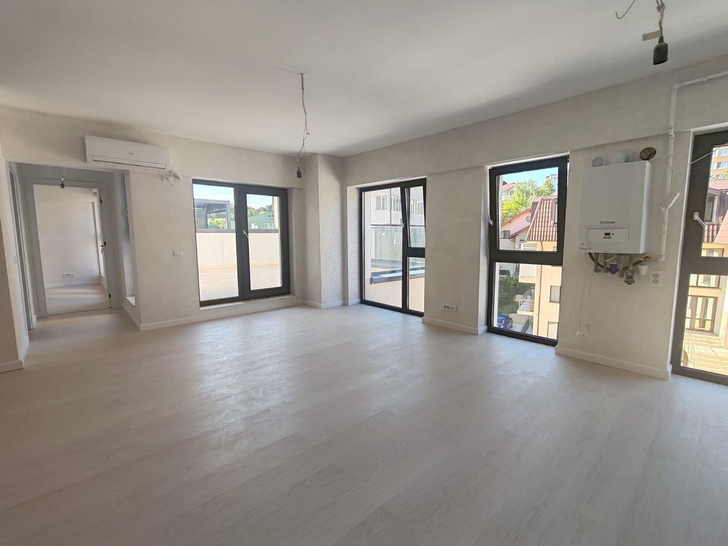 Apartament 2 camere cu terasa incalzita-84mp-145000euro- Pacurari - Poză 3