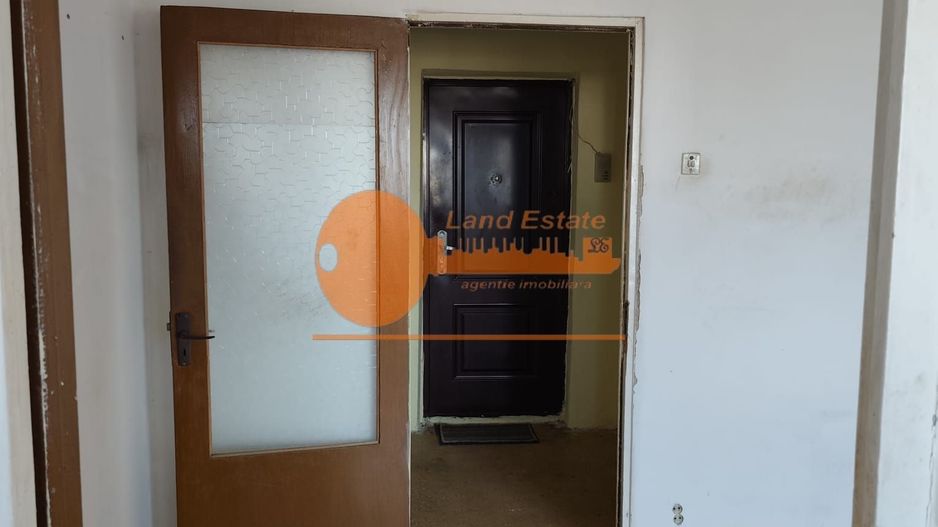 Garsoniera Gorjului-Bloc mixt(200 m metrou-1981) - Poză 9