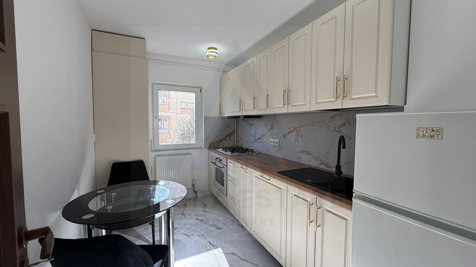 Apartament 4 camere 2 bai 2 balcoane decomandat Etaj 2/4  Valea Aurie - Poză 1