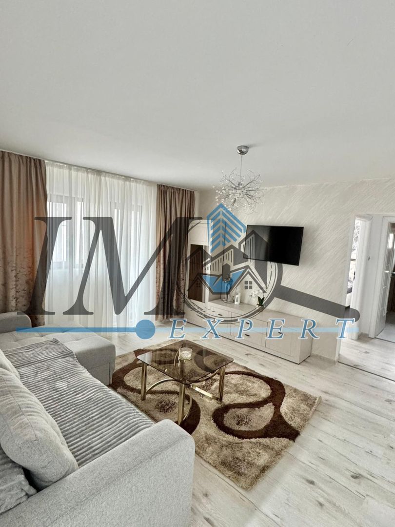 Apartament finisat cu 3 camere de vânzare în zona Cetate {Piata) - Poză 1