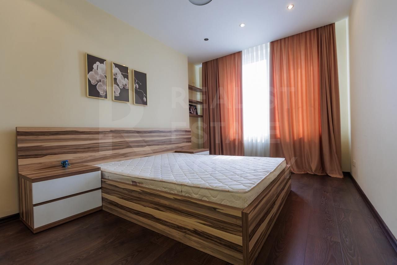 Vânzare, 3 dormitoare + living, str. Vasile Alexandri, Centru - Poză 8