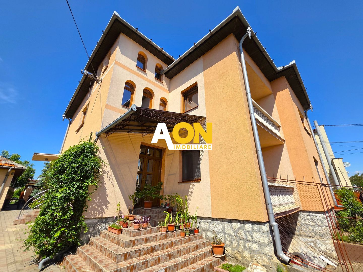 Casa 5 camere, S+P+1E, 1475 mp teren, zona Centru - Poză 1