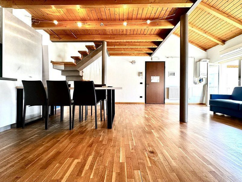 Apartament în Piața Unirii - renovat - mobilat și utilat - Poză 1