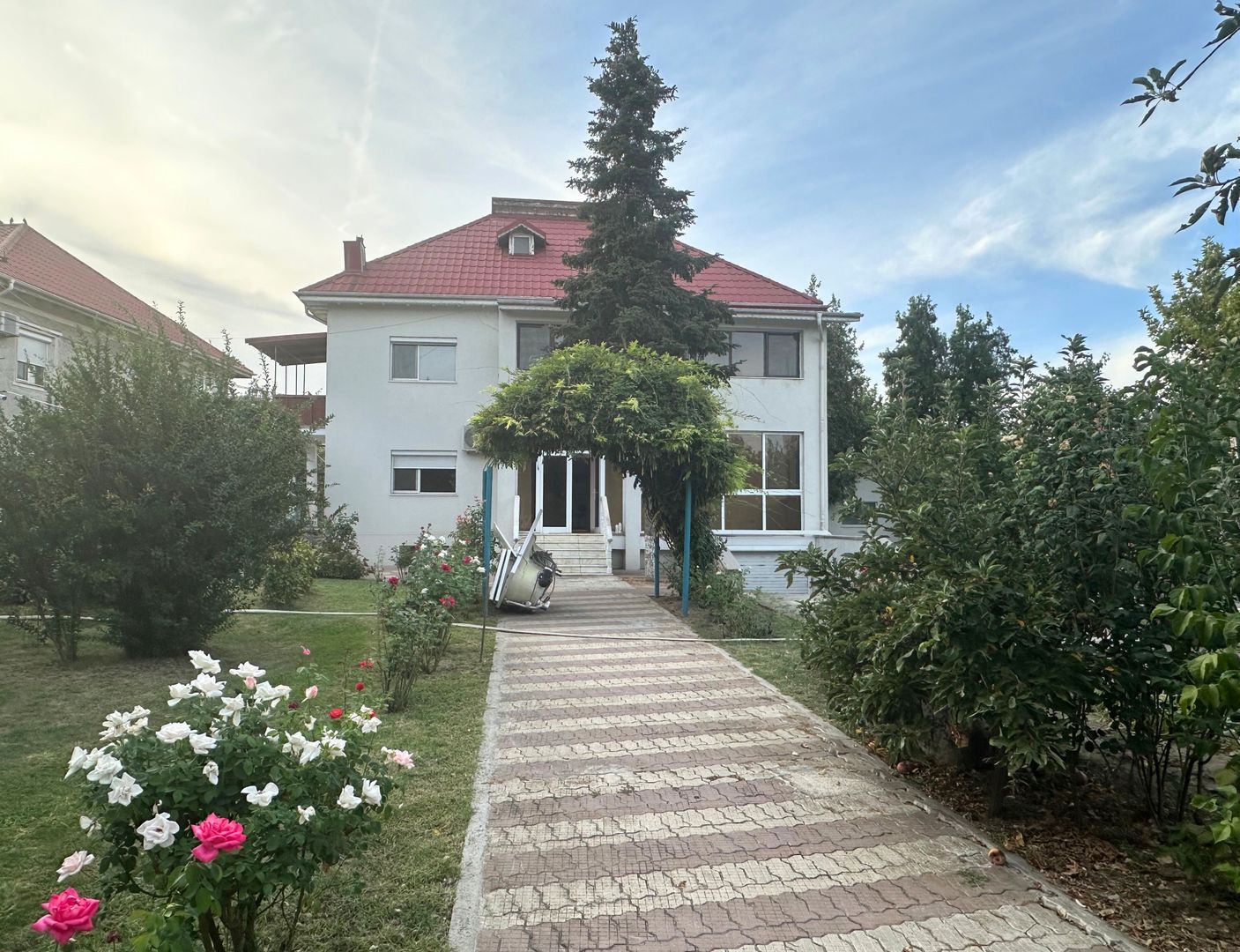 Oferim spre închiriere o proprietate de excepție zona Sisesti - Poză 3