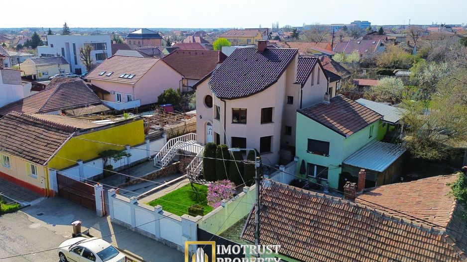 🏡 VILA DEOSEBITĂ DE VÂNZARE ÎN ARAD – ZONA CENTRALĂ - Poză 11