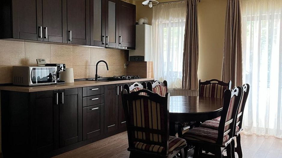 Apartament 3 camere, terasă, balcon închis, parcare - Poză 1