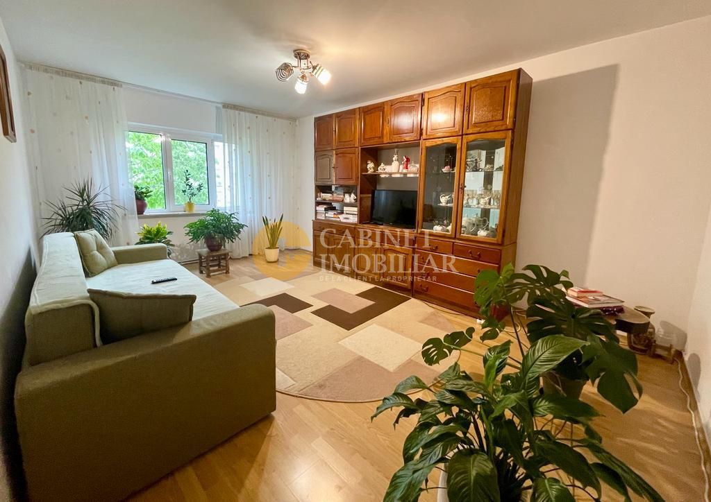 3 Camere Decomandat - Bloc dupa 80 - Etaj Intermediar - Podu Ros - Nicolina - Poză 1