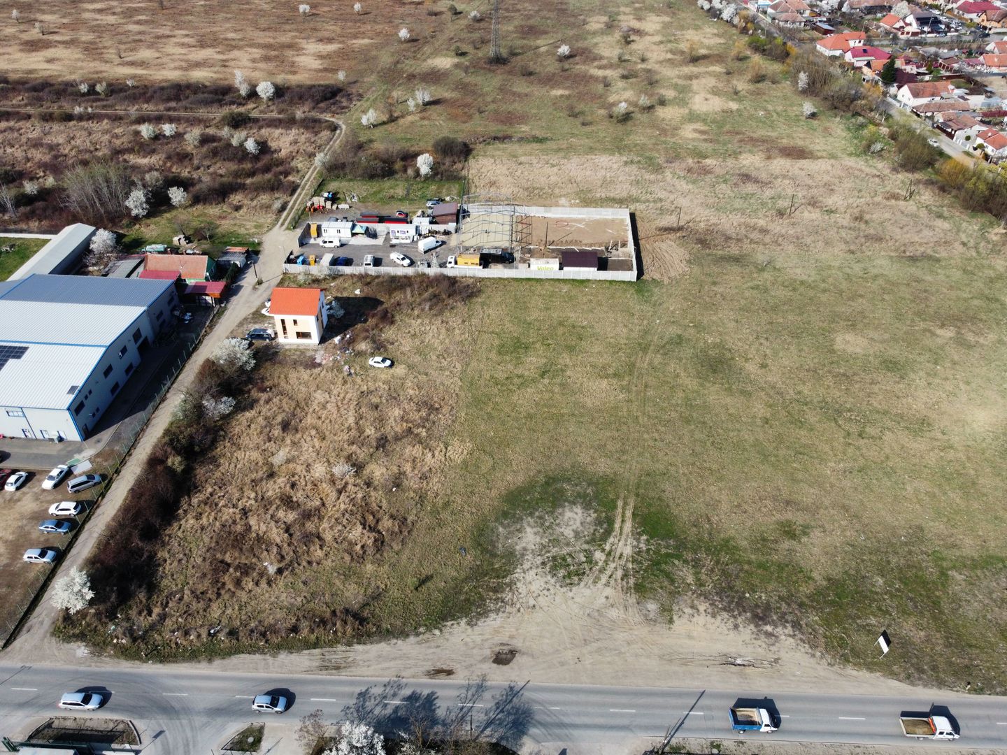 Teren intravilan 3.250 mp -zona Plopi - Poză 2