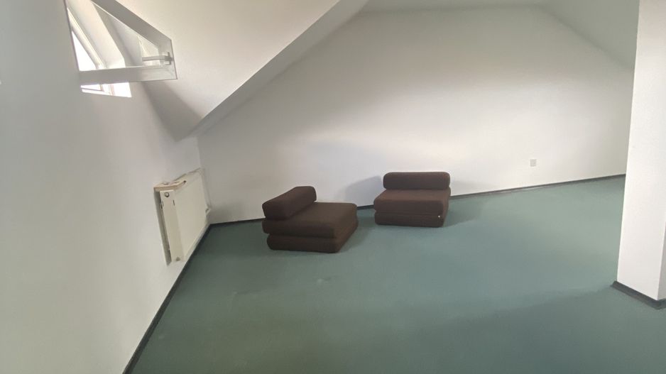 Casa de vânzare/închiriere zona Lunei - Poză 19