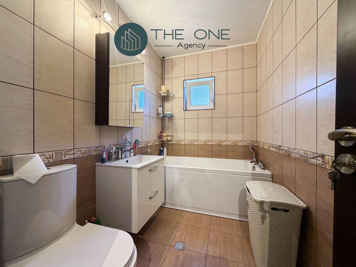 Apartament 2 camere mobilat, baie cu geam, parcare | EROILOR - Poză 6