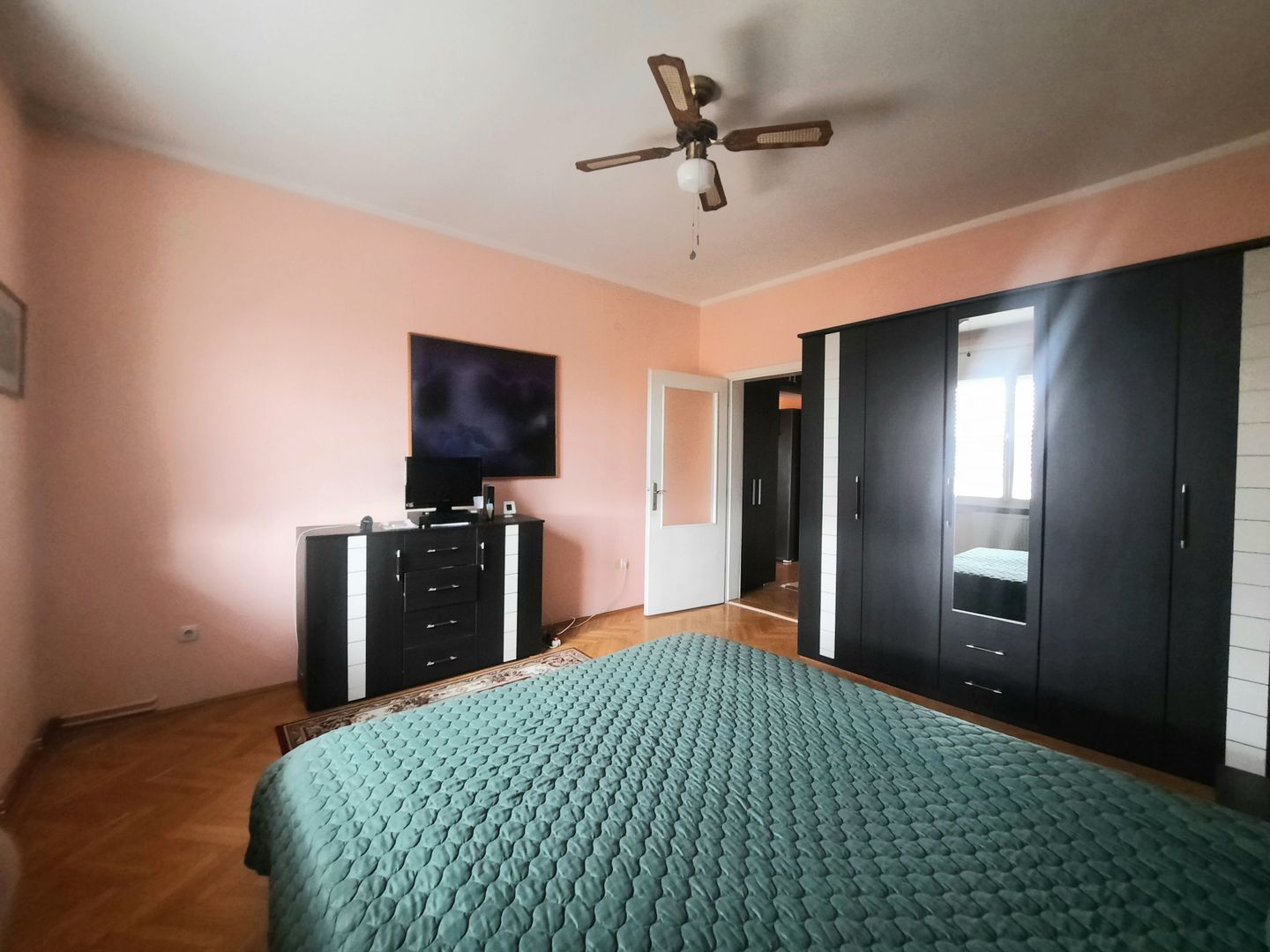 Apartament frumos si renovat cu garaj - zona Medicina - Poză 5