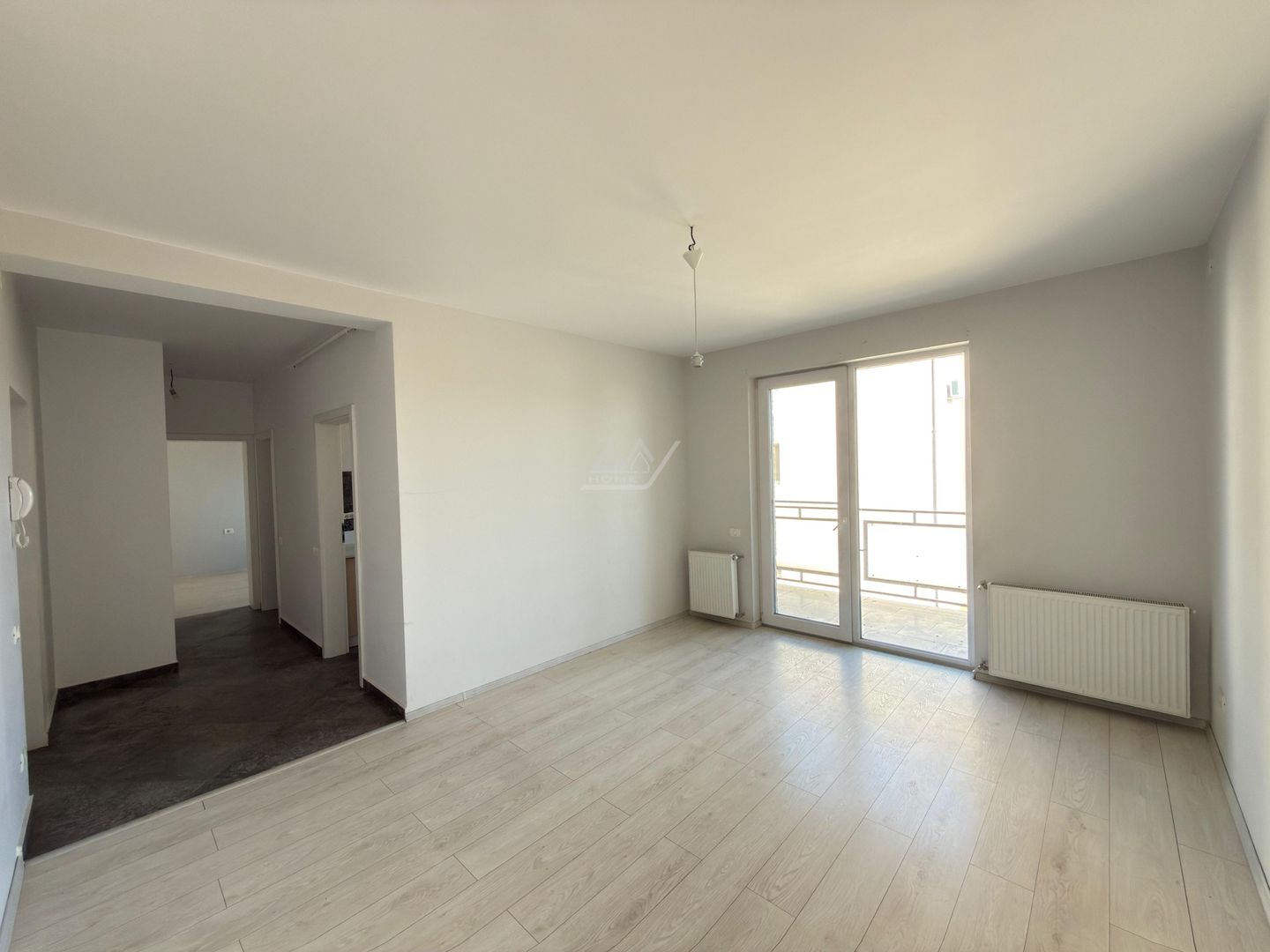 Locatie excelenta! Etaj 1. Decomandat. Loc de parcare. - Poză 1