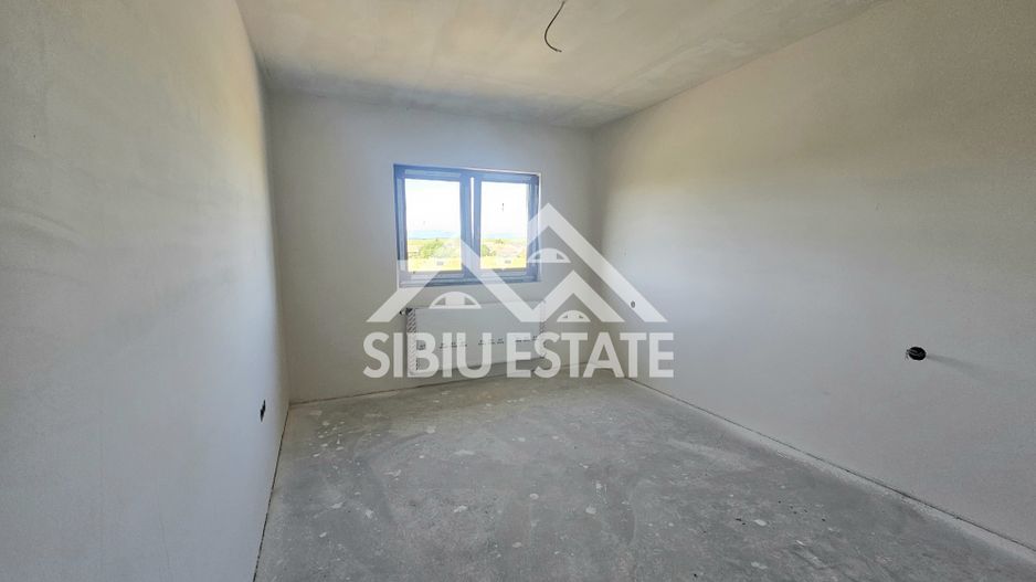 Casa noua 4 dormitoare, spatiu bun pentru familie - Poză 12