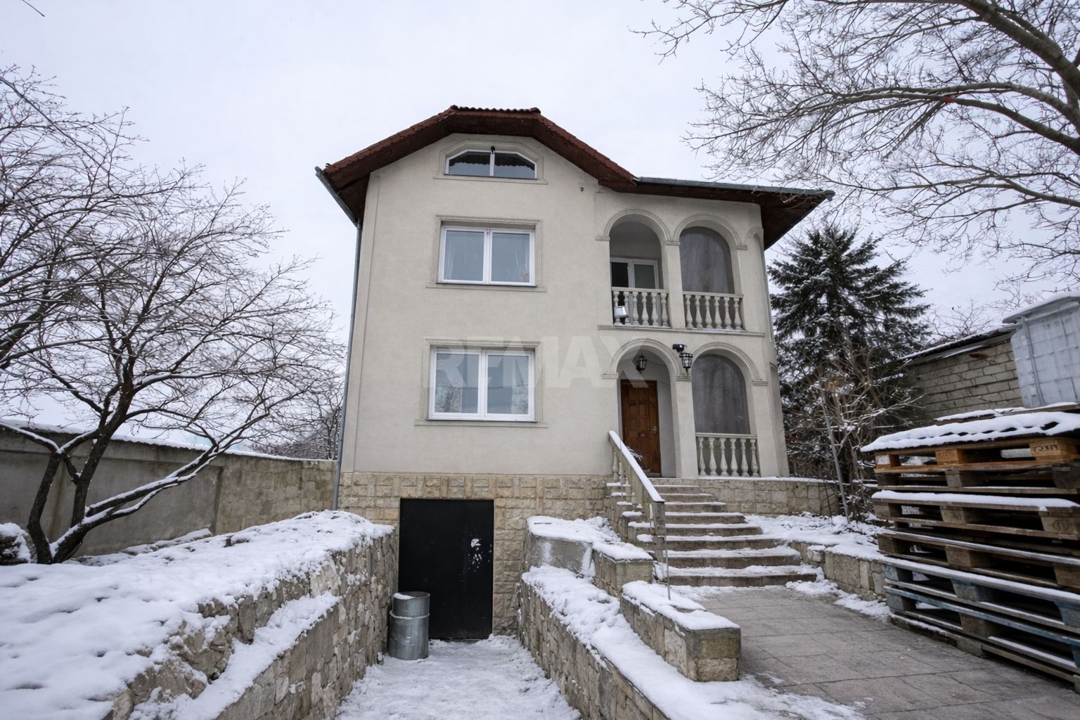 Casă de vânzare, 8 ari, Botanica - Poză 1