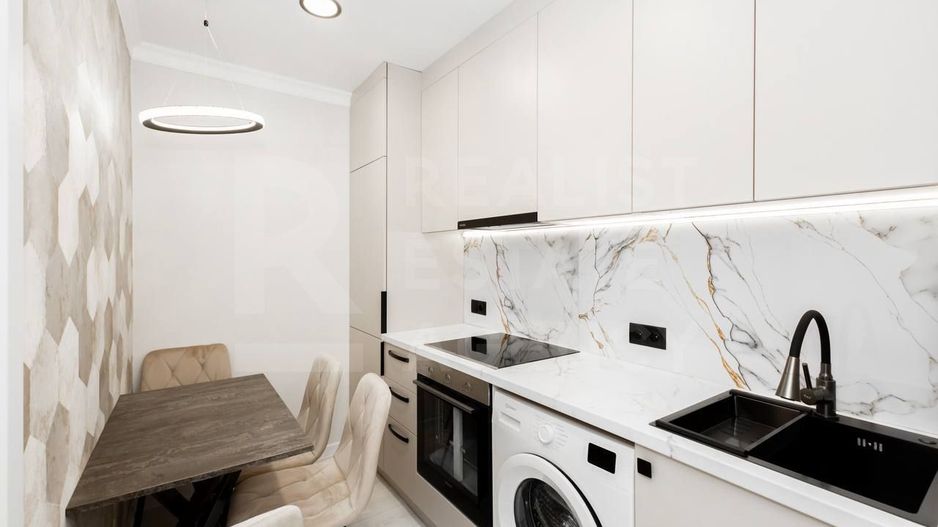 Vânzare, apartament,2 camere, str. Piata Unirii Principatelor,Buiucani - Poză 1