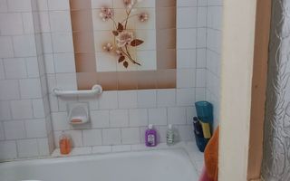 Vand apartament 3 camere, decomandat, in zona ultracentrala - Poză 5