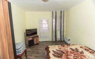 Casa cu 3 camere renovata - Poză 10