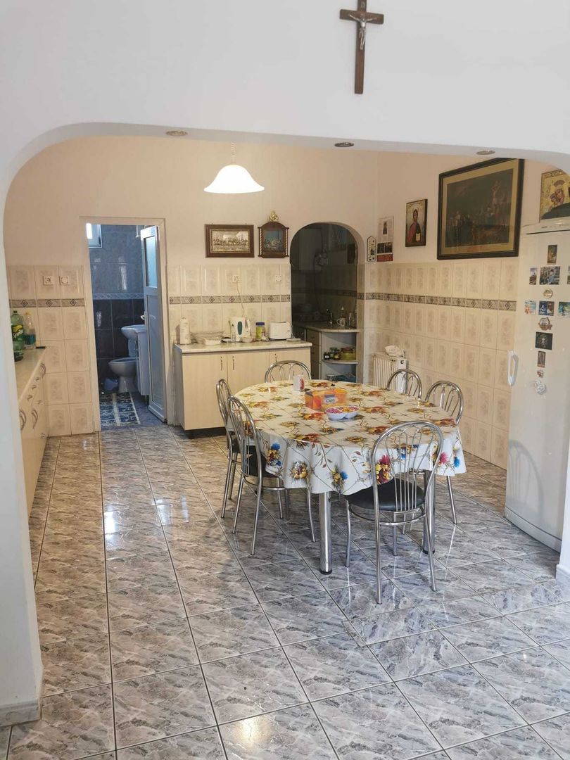 Apartament la parter zona semicentrala - Poză 5