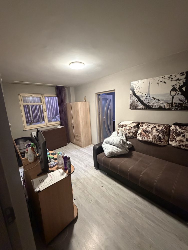 Vand apartament 3 camere micro 40 - Poză 1